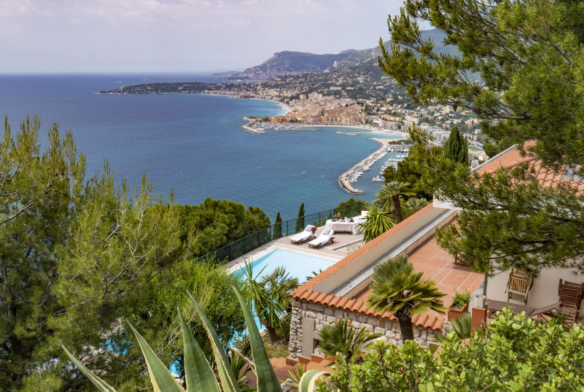 Villa Panoramica Ventimiglia Borgo Grimaldi | Liguria - vista csa panorama mare porto montecarlo piscina