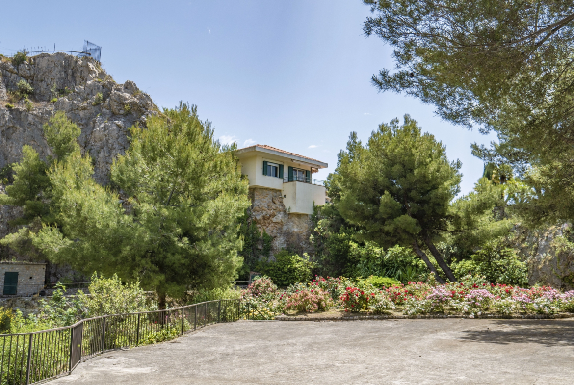 Villa Panoramica Ventimiglia Borgo Grimaldi | Liguria - ingresso parcheggio giardino botanico 2