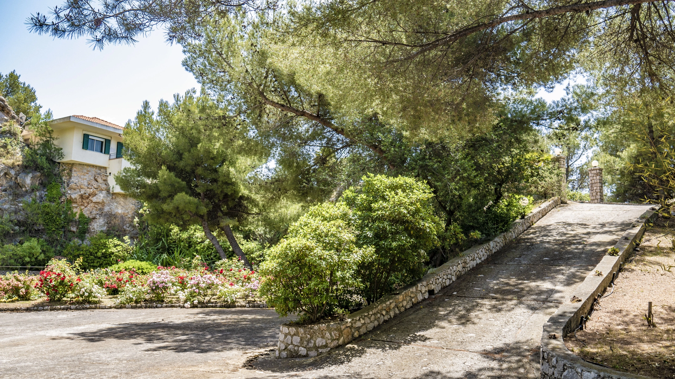 Villa Panoramica Ventimiglia Borgo Grimaldi | Liguria - ingresso parcheggio giardino botanico