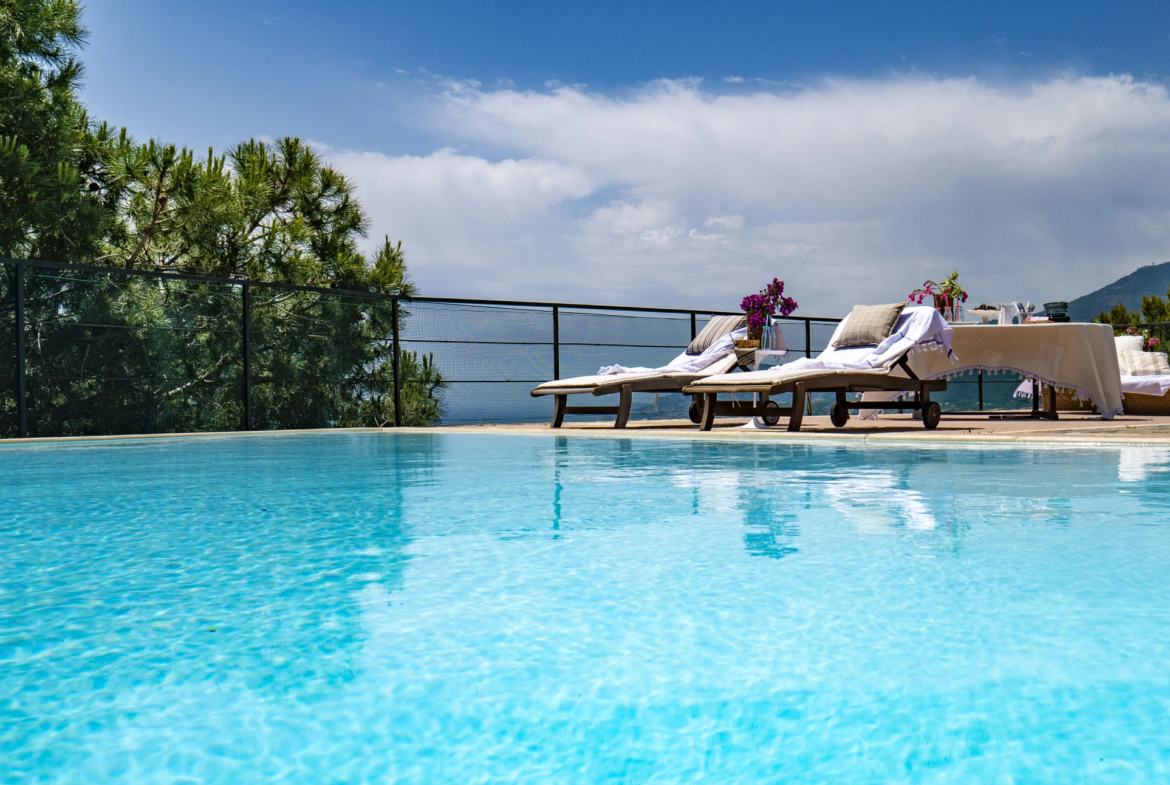 Villa Panoramica Ventimiglia Borgo Grimaldi | Liguria - piscina e solarium