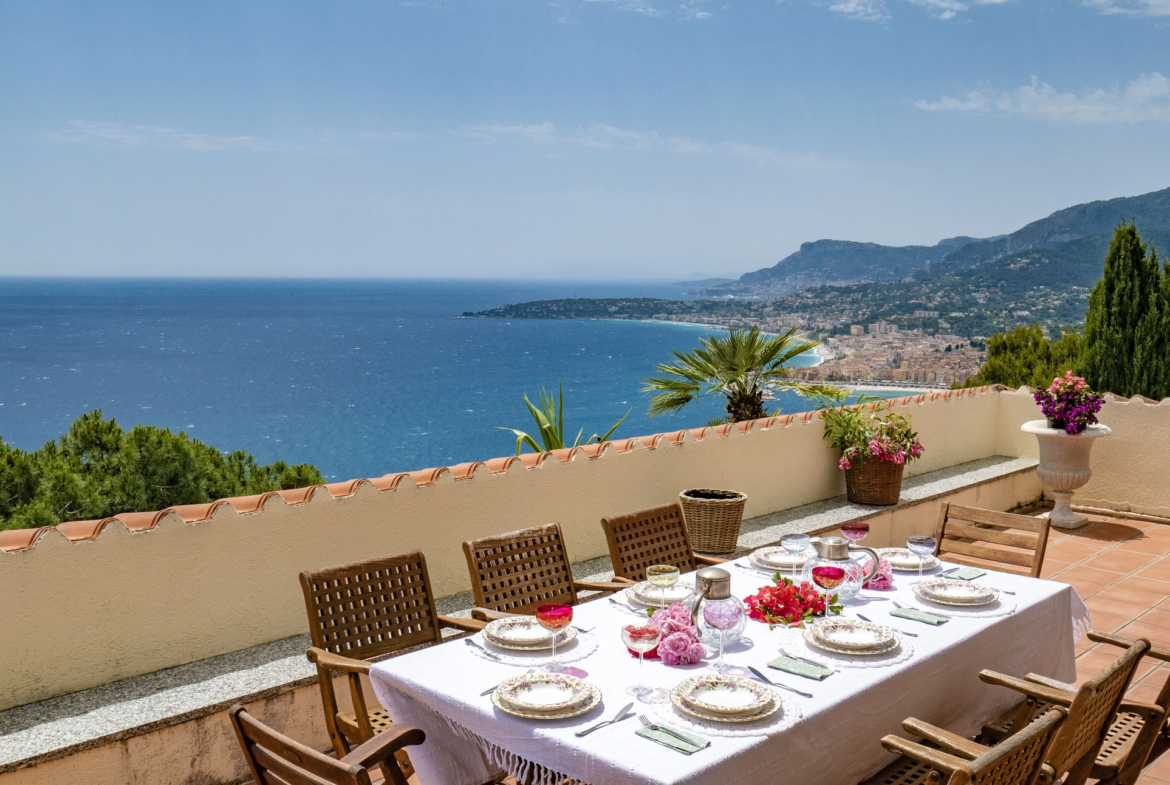 Villa Panoramica Ventimiglia Borgo Grimaldi | Liguria - terrazzo vista mare golfo