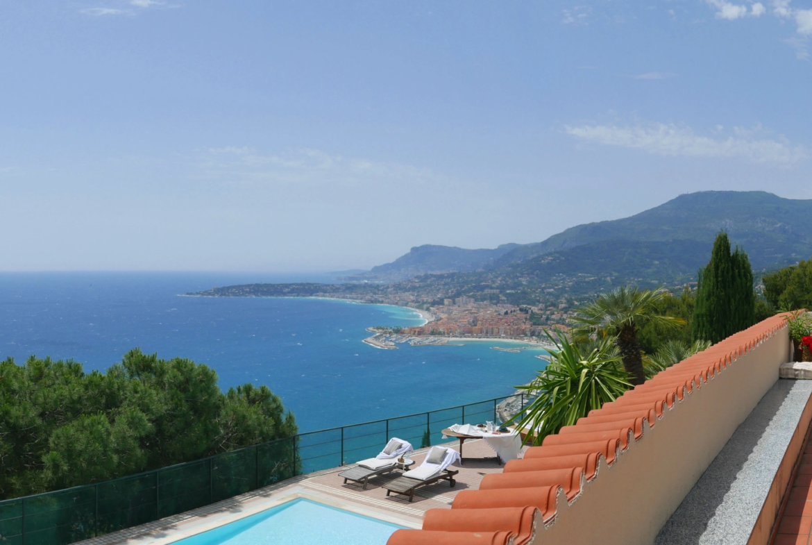 Villa Panoramica Ventimiglia Borgo Grimaldi | Liguria - terrazzo vista panoramica mare piscina