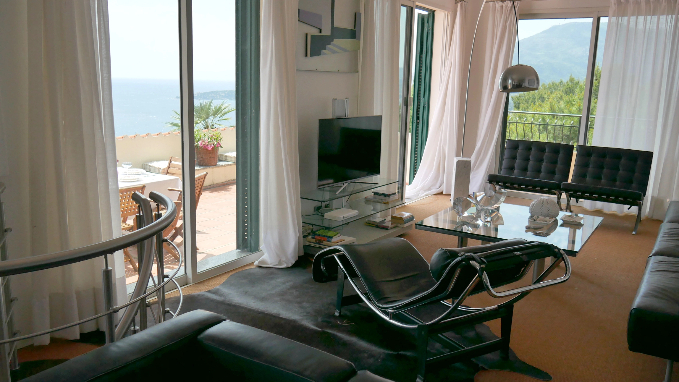 Villa Panoramica Ventimiglia Borgo Grimaldi | Liguria - living room vista panoramica mare golfo