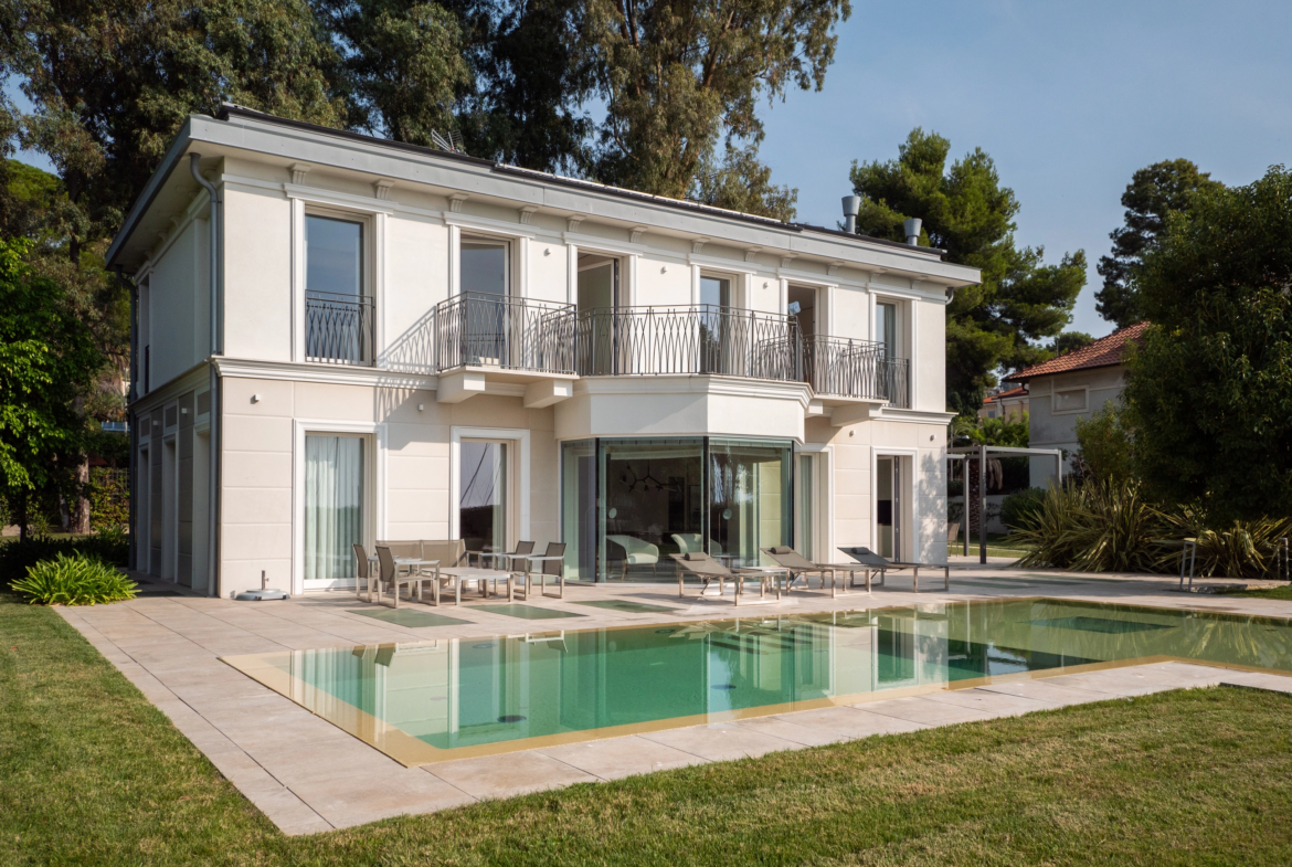 Villa Liberty con Piscina Portosole Sanremo - piscina giardino fronte