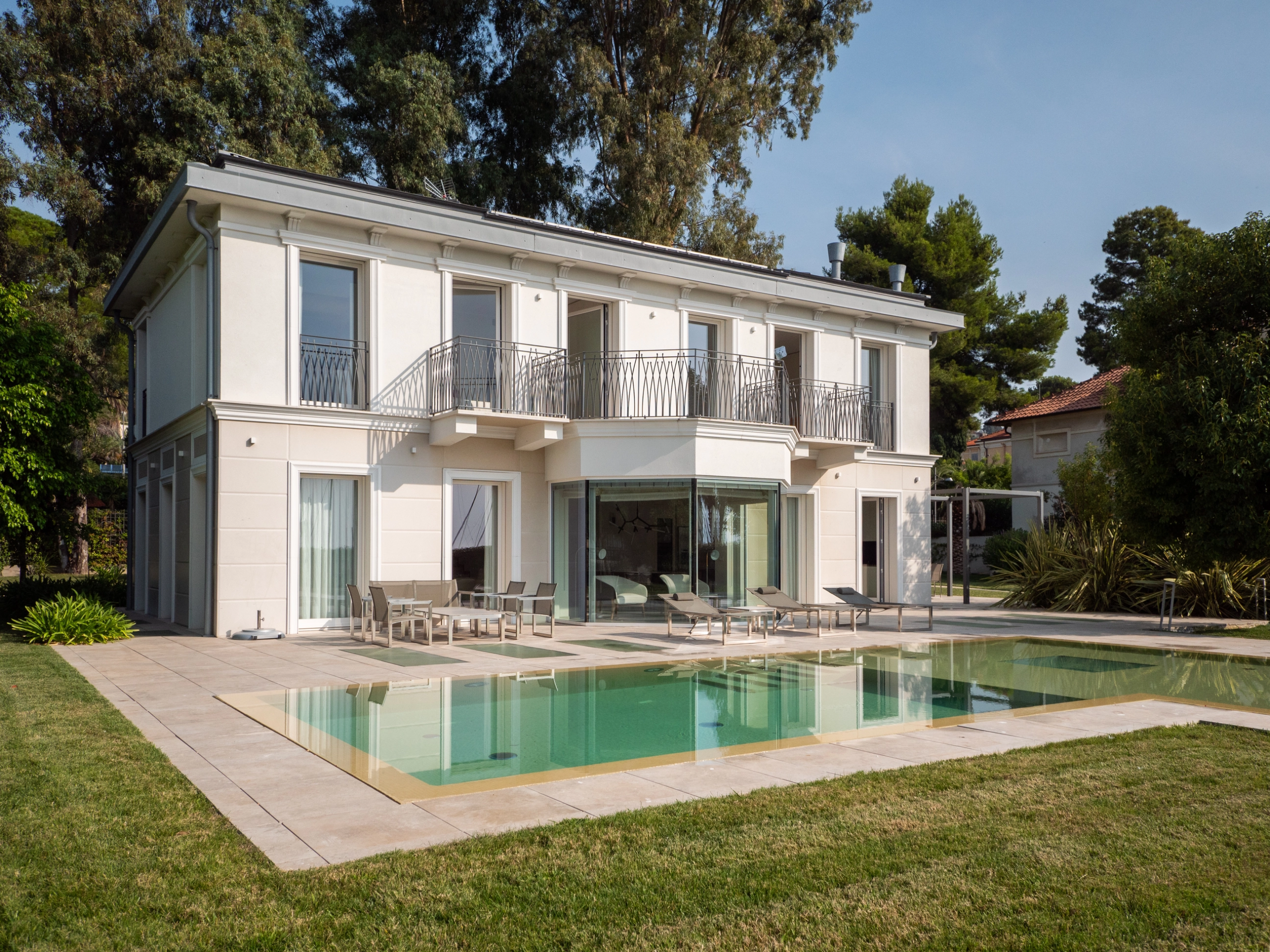 Villa Liberty con Piscina Portosole Sanremo - piscina giardino fronte