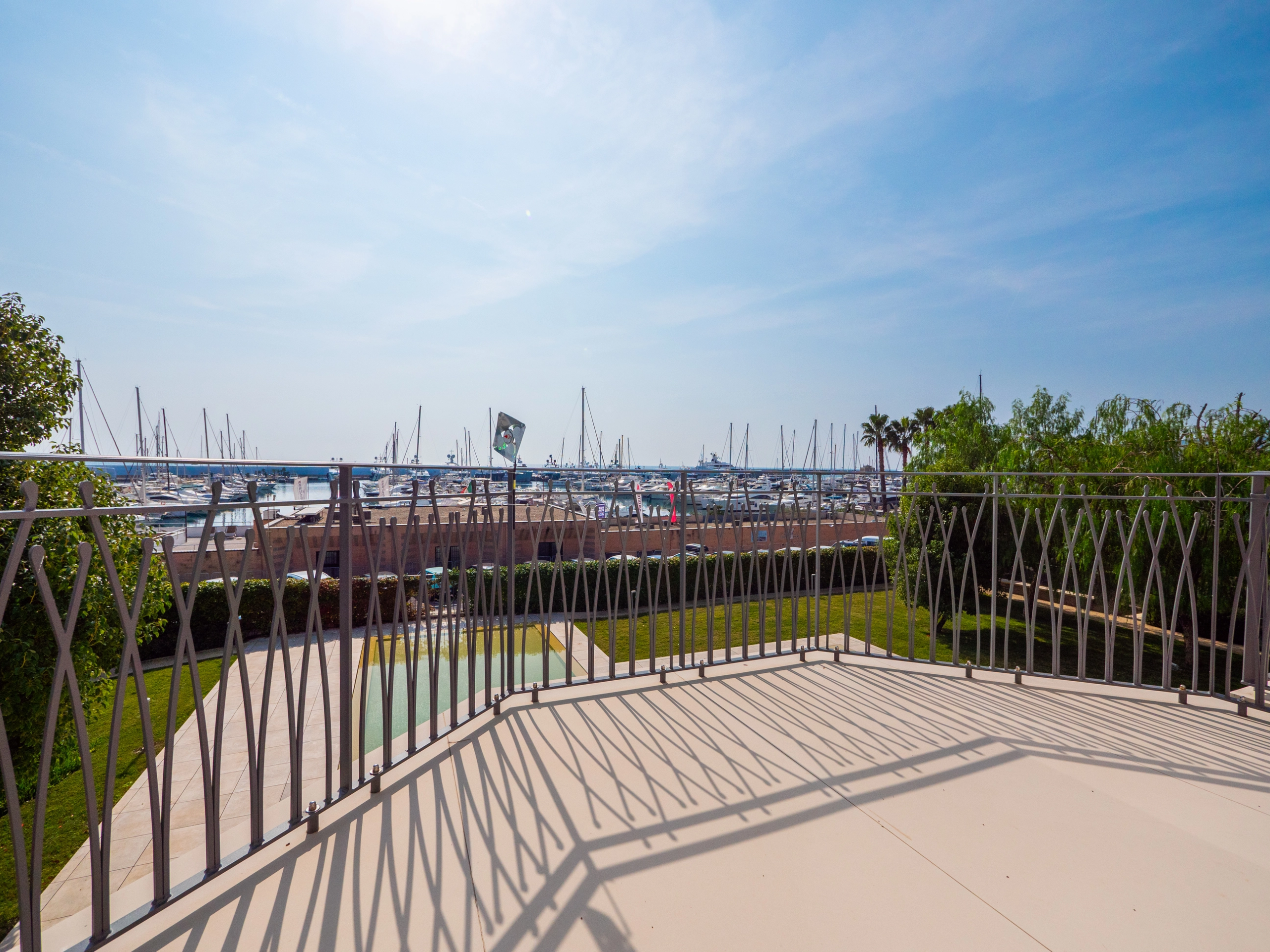 Villa Liberty con Piscina Portosole Sanremo - terrazzo vista mare porto e piscina