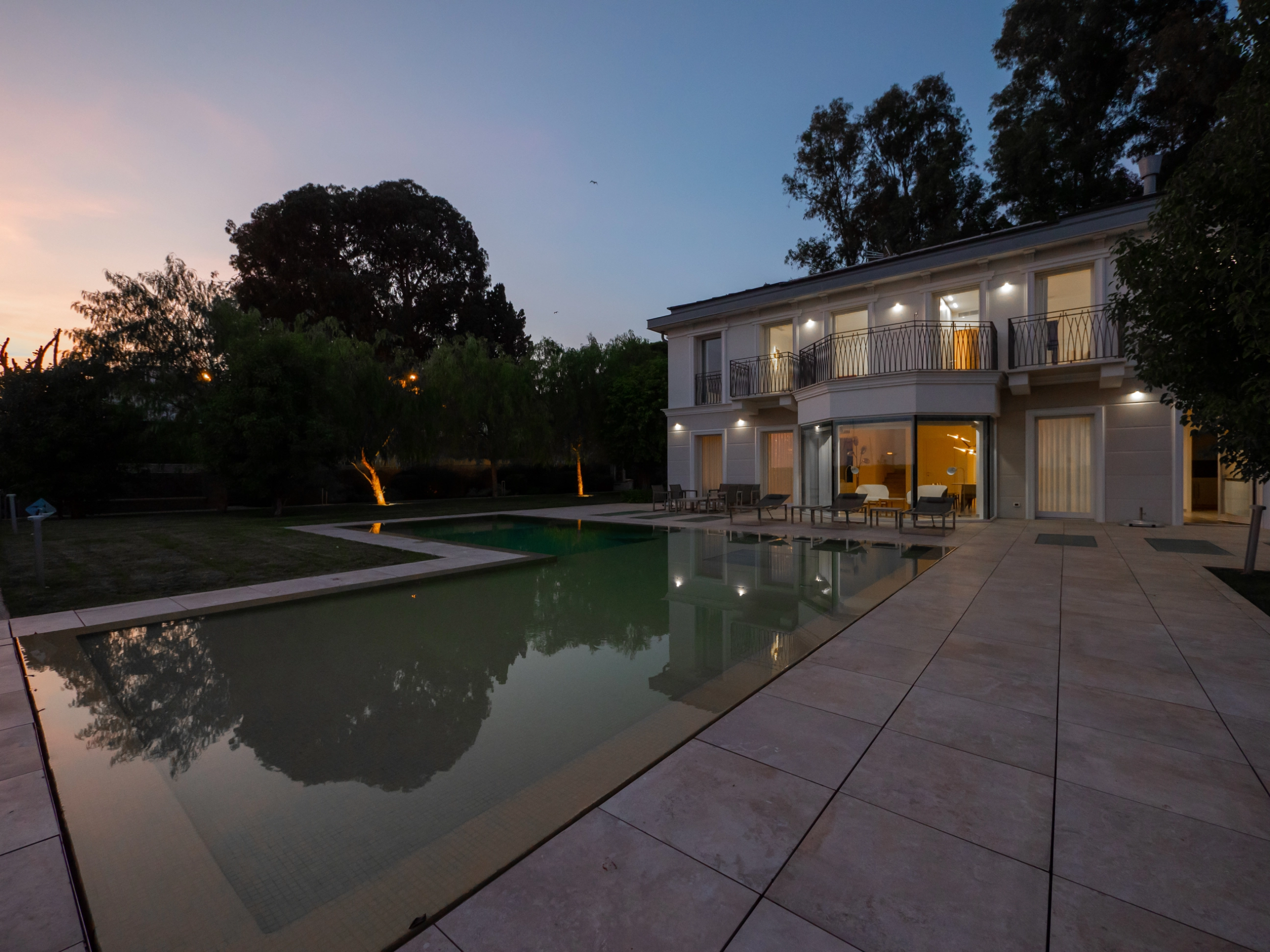 Villa Liberty con Piscina Portosole Sanremo - illuminazione casa, piscina e giardino