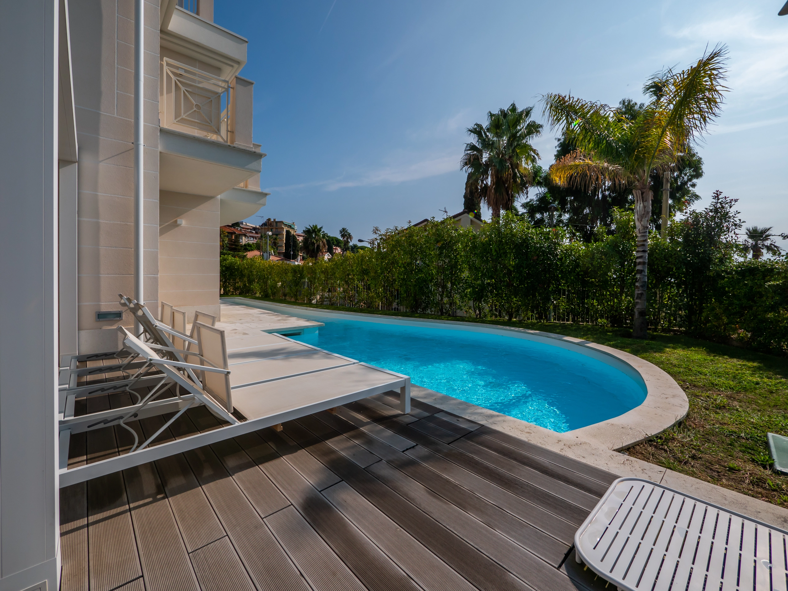 Villa con Piscina Sanremo Via Franco Alfano | Solaro - solarium, piscina e giardino