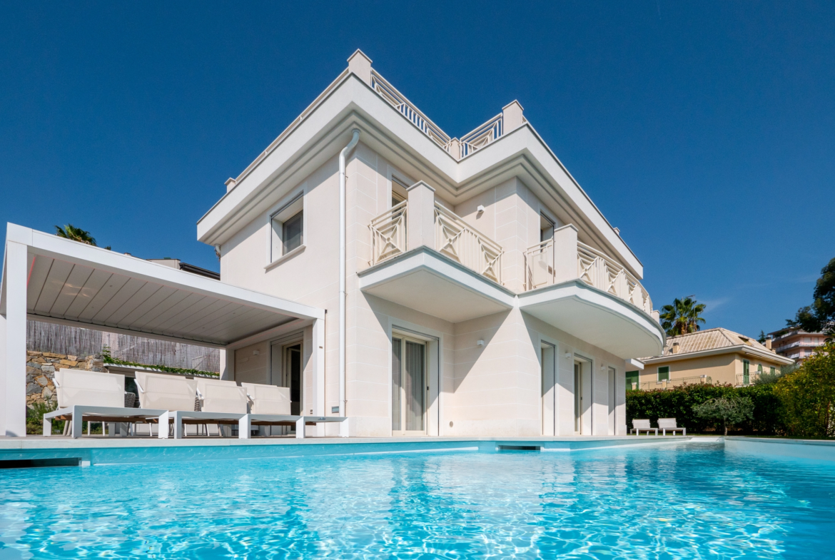 Villa con Piscina Sanremo Via Franco Alfano | Solaro - piscina, esterno casa e solarium