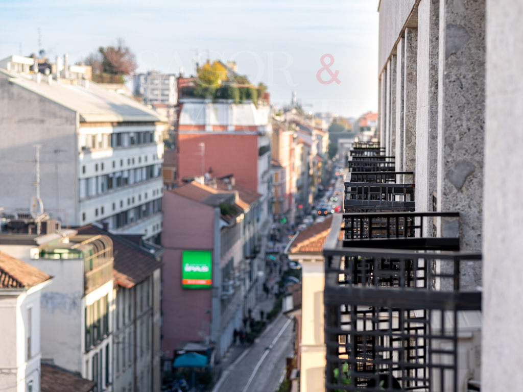 Porta Romana Splendido Trilocale Piano Alto | balcone con vista centro storico di Milano