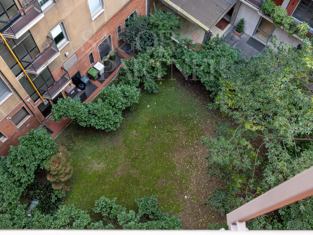 Porta Romana Splendido Trilocale Piano Alto | giardino cortile interno